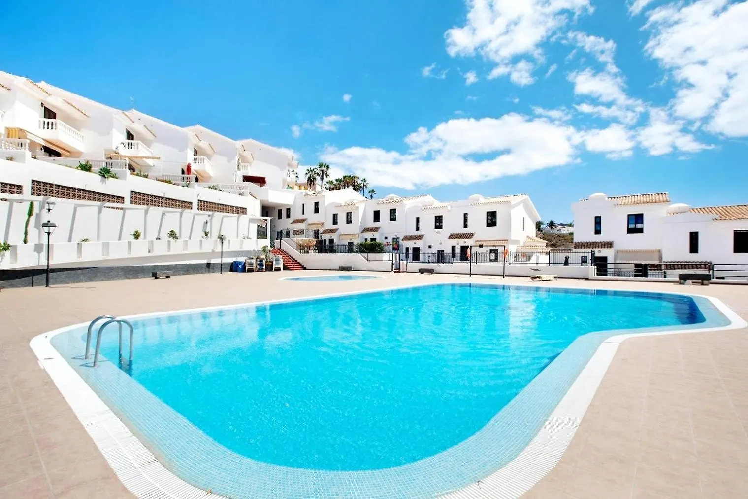 Remarkable 2-Bed House In Chayofa With Pool